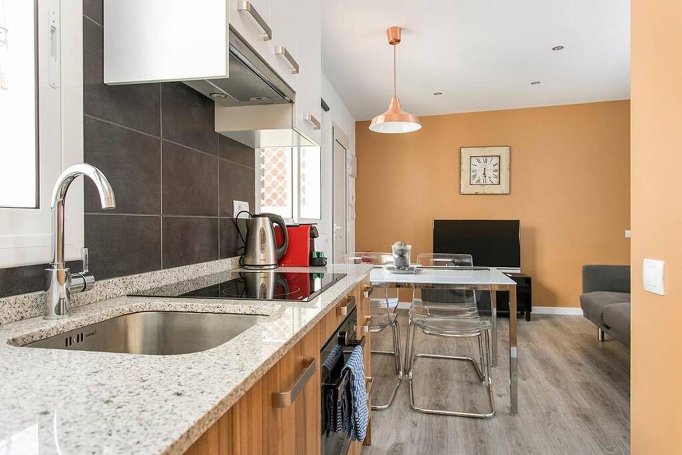 Cozy&New With Terrace Apartment L'Hospitalet de Llobregat Exterior foto
