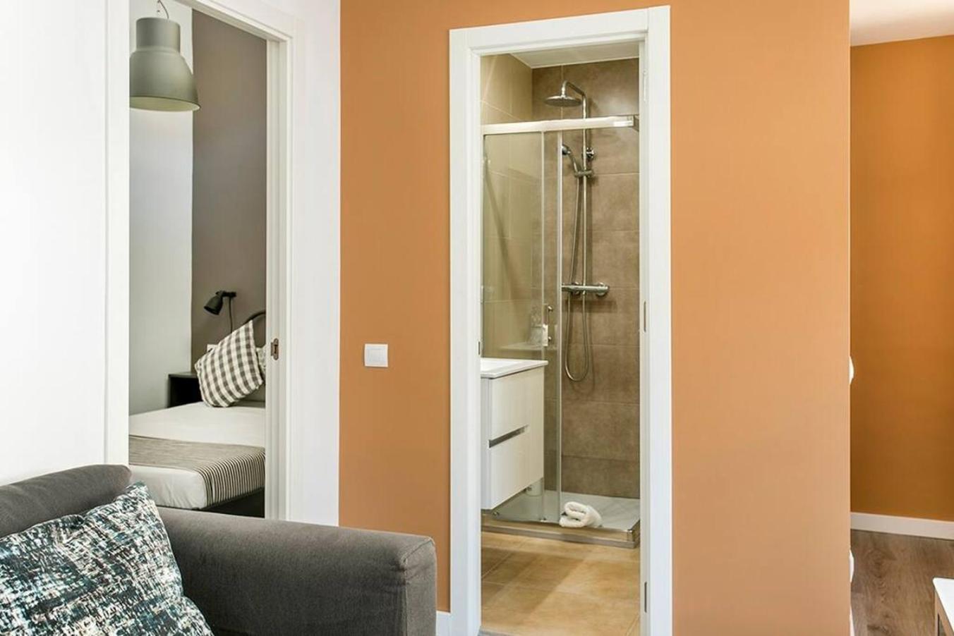 Cozy&New With Terrace Apartment L'Hospitalet de Llobregat Exterior foto